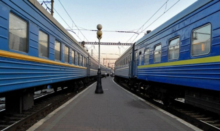 Укрзализныця отменила все пассажирские поезда в Украине