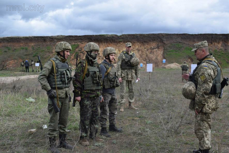Мариупольцы, вступившие в отряд самообороны, учатся стрелять и подрывать (ФОТО)     