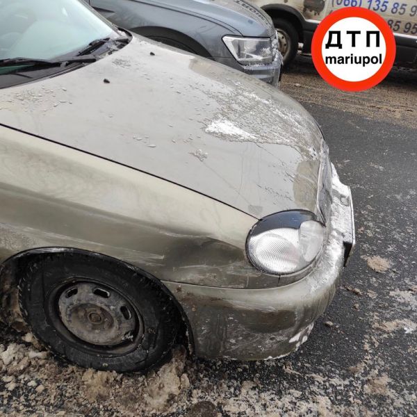 На мариупольском перекрестке в ДТП попали три автомобиля