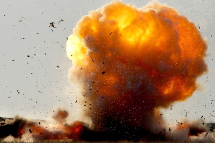 Російська бронетехніка злетіла в повітря після точного ураження під Бахмутом