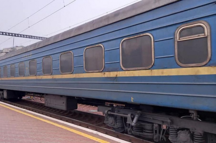 В Украине турист из Дании купил швабру, чтобы помыть окна в вагоне поезда