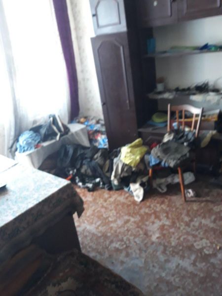 Мариупольский отец-одиночка развел в квартире антисанитарию (ФОТО)