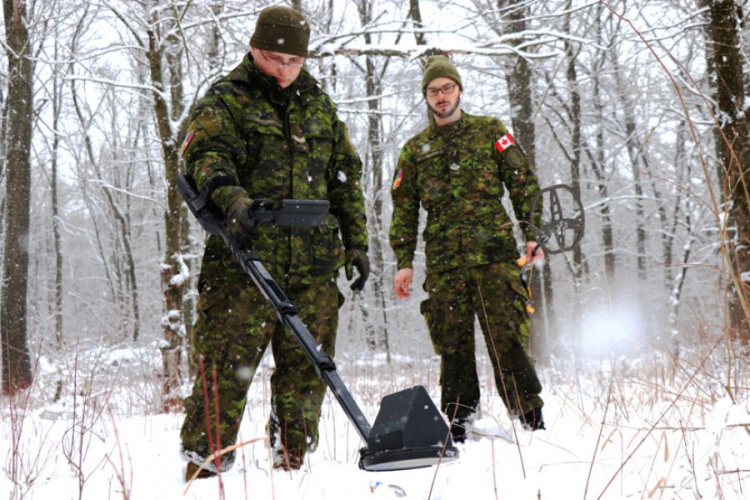 Мариупольских нацгвардейцев обучают военные из Канады (ФОТО)