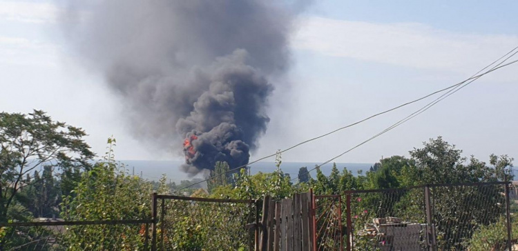 В мариупольской Гавани большой пожар (ДОПОЛНЕНО)