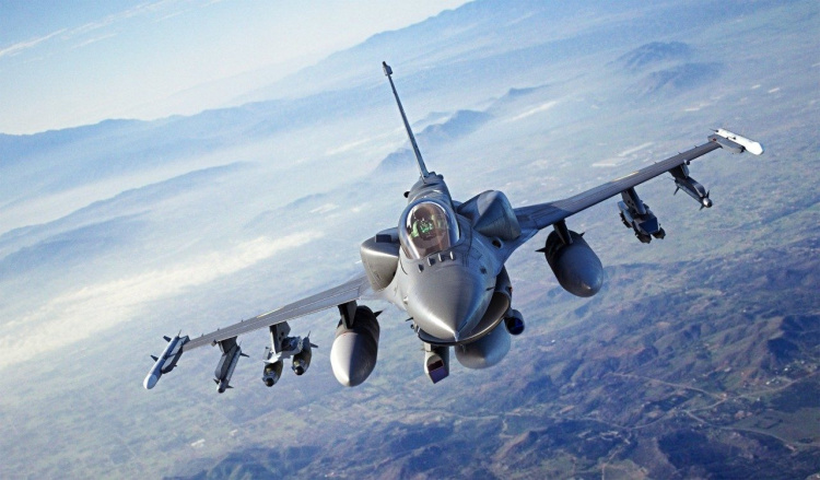 Удари по Криму, F-16 чи нарощення ППО – експерт розповів, що може змінити хід війни