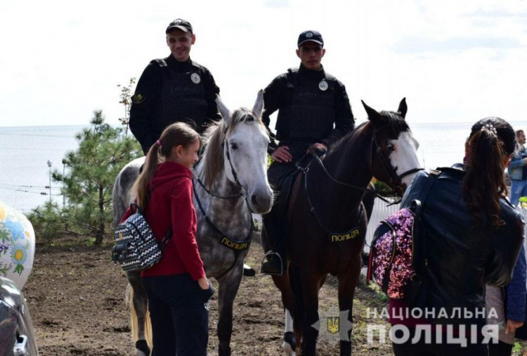В Мариуполе выбрали самых успешных женщин-полицейских Донецкой области (ФОТО+ВИДЕО)