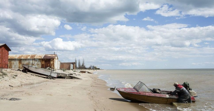 Квоты на вылов рыбы в Азовском море не подписаны. Рыбаки Мариуполя несут потери