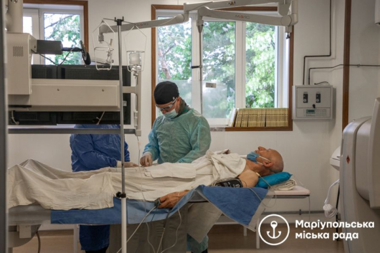 В Мариуполе «без ножа» провели операцию на сердце