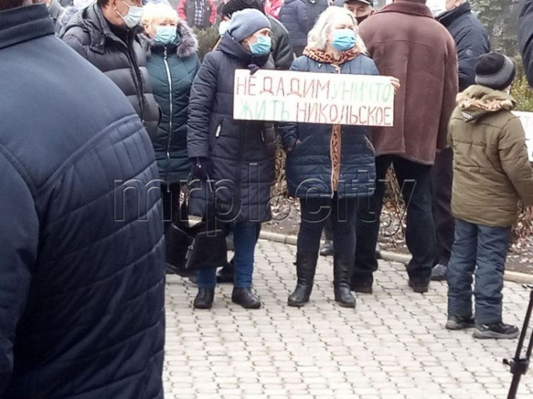 Около тысячи жителей митинговали против добычи циркония в Никольском под Мариуполем