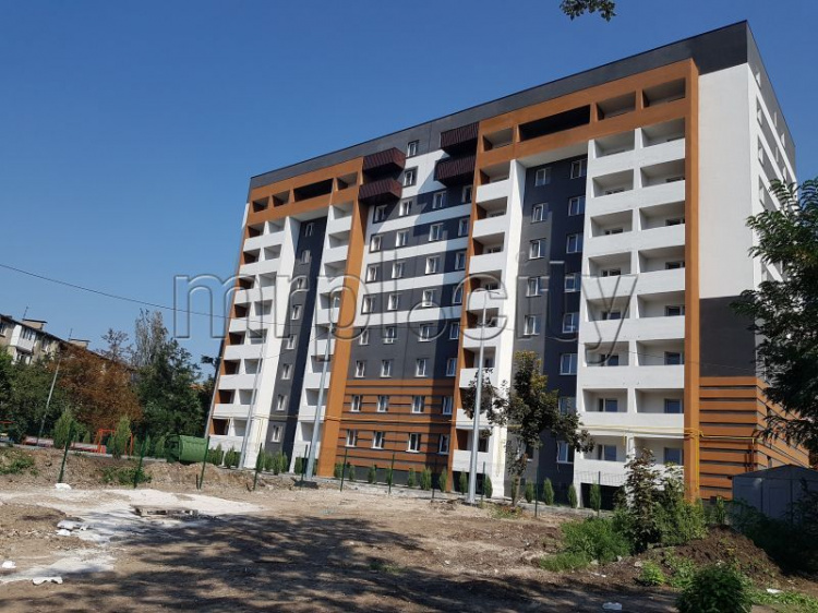 Новый дом для работников СБУ в Мариуполе обнесли забором