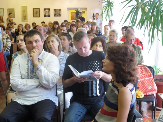 Поэты во главе с культовым Сергеем Жаданом устроили марафон в Мариуполе (ФОТО+ВИДЕО)
