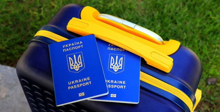  Виїзд за кордон можуть дозволити чоловікам до 22 років – подробиці 