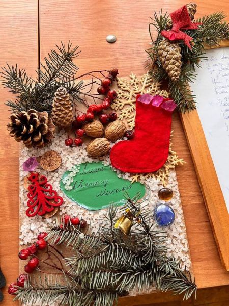 Школьники Мариуполя получили подарки за экоигрушки и письма Святому Николаю
