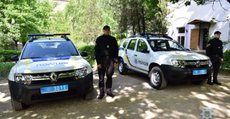 Спецподразделению полиции в Мариуполе передали ключи от новых внедорожников (ФОТО)