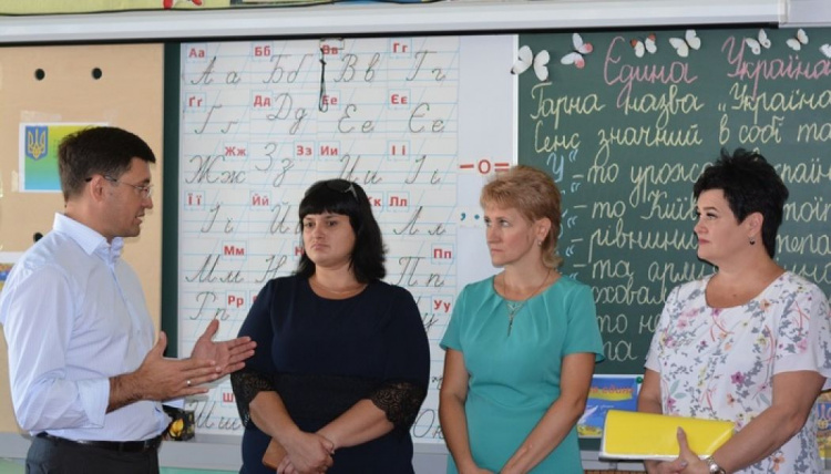 Мэр Мариуполя проинспектировал готовность школ к началу учебного года (ФОТО)