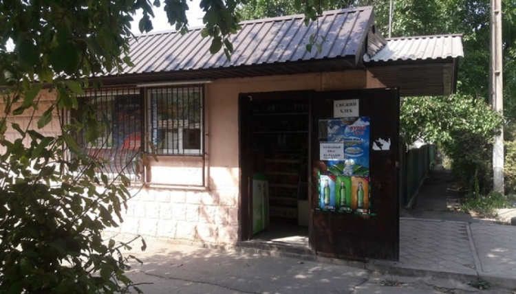 Жители Мариуполя покупают суррогат вместо настоящего алкоголя (ФОТО)