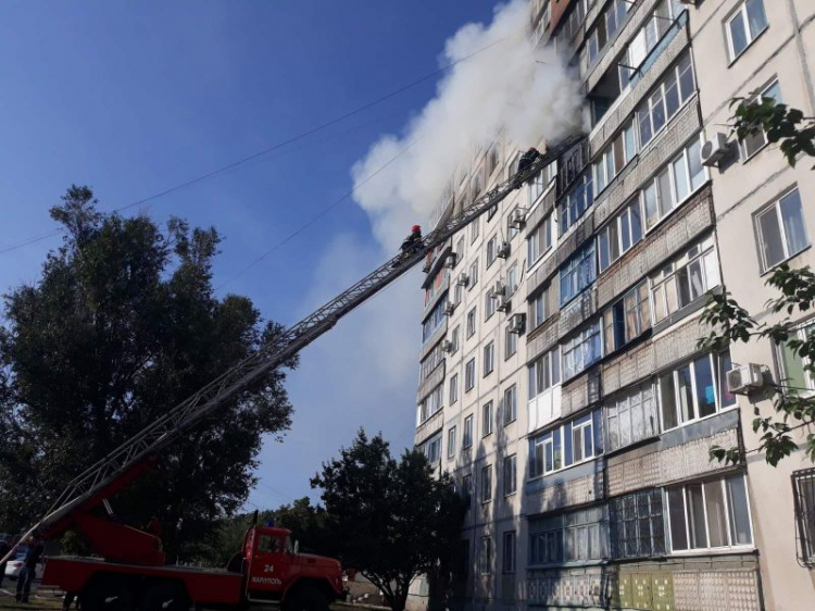 В Мариуполе утром загорелась квартира в девятиэтажке