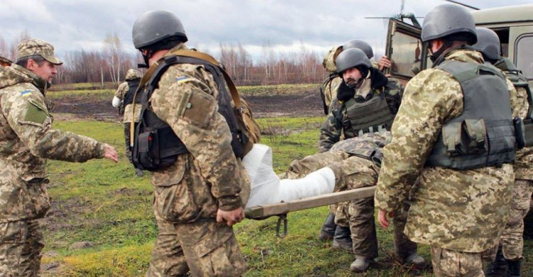 В ход идет авиация: в зоне ООС на Донбассе эвакуировали «раненых» (ВИДЕО)