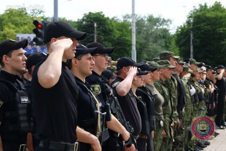 С началом курортного сезона на Донетчине усилены наряды полиции (ФОТО)