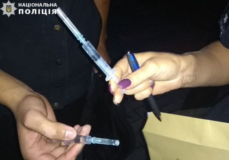 За сутки полиция изъяла наркотики у шести мариупольцев (ФОТО)