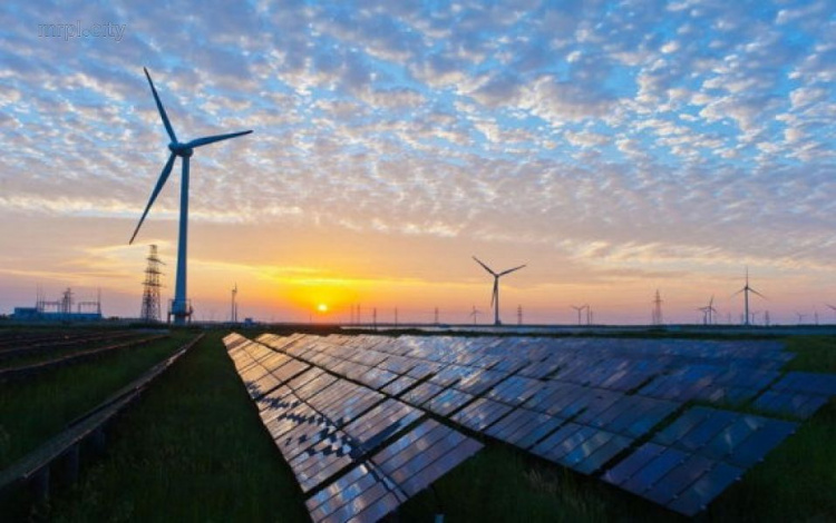 Деньги из ветра и солнца: Мариуполь стал лидером по установке солнечных и ветряных электростанций