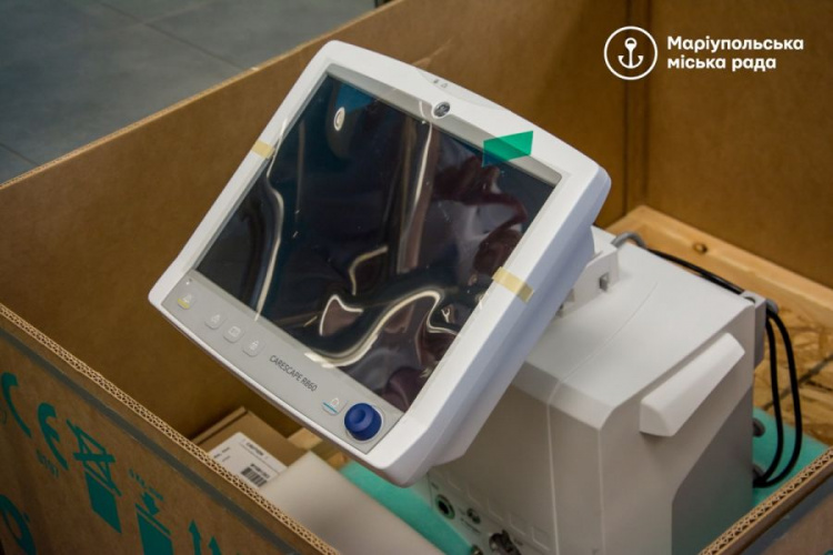 Мариупольская больница получила новые ИВЛ-аппараты от Фонда Вадима Новинского (ФОТО)