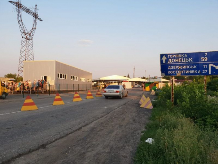 После минирования восстановлена работа КПВВ «Майорское» на Донбассе (ФОТО)