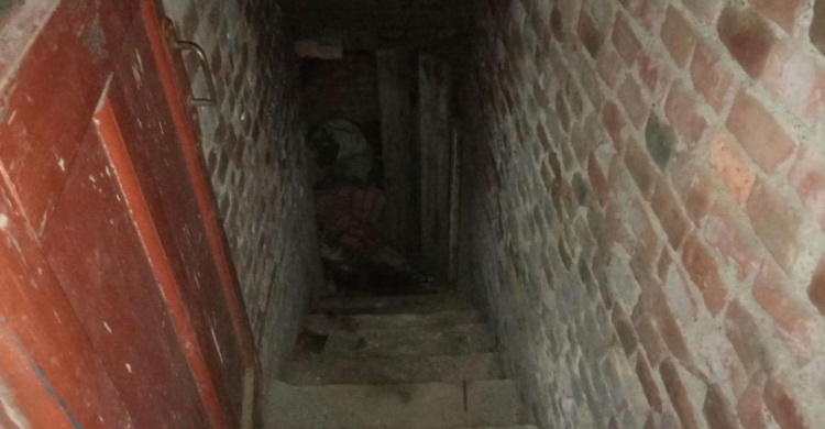 Житель села прятал труп мариупольчанки в подвале (ФОТО)