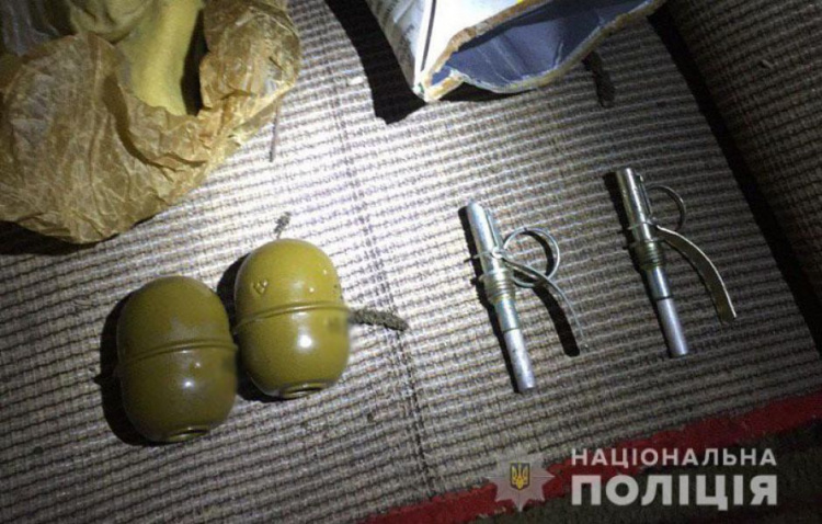 Гранаты и взрывчатку хранили жители прифронтового района Донбасса. Им грозит до семи лет тюрьмы (ФОТО)