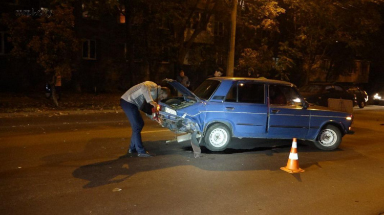 В Мариуполе столкнулись автомобили: пострадавших увезла «скорая» (ФОТО)