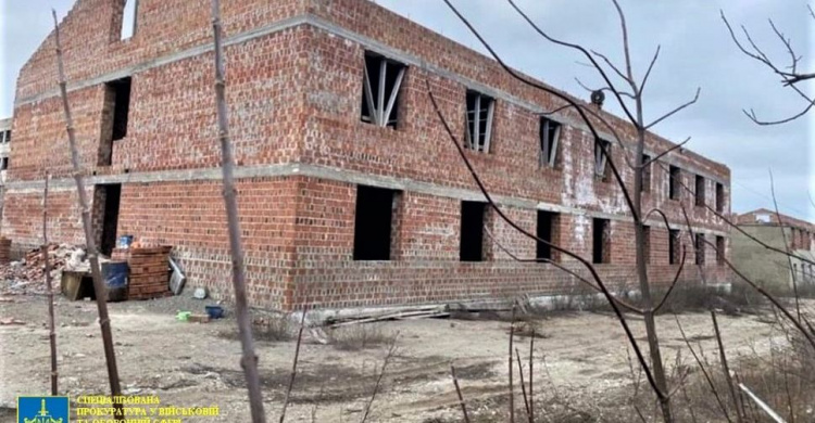 На строительстве казарм в Мариуполе растратили более 10 миллионов гривен