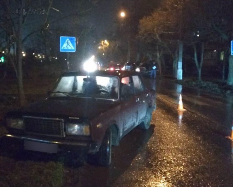 Субботним вечером на переходе в Мариуполе сбили пешехода (ФОТО)
