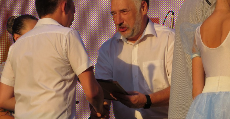 Жебривский призвал книгу Гиннеса зафиксировать новый рекорд в Мариуполе (ФОТО)