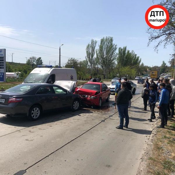 В Мариуполе при лобовом столкновении автомобилей пострадала женщина (ФОТО)