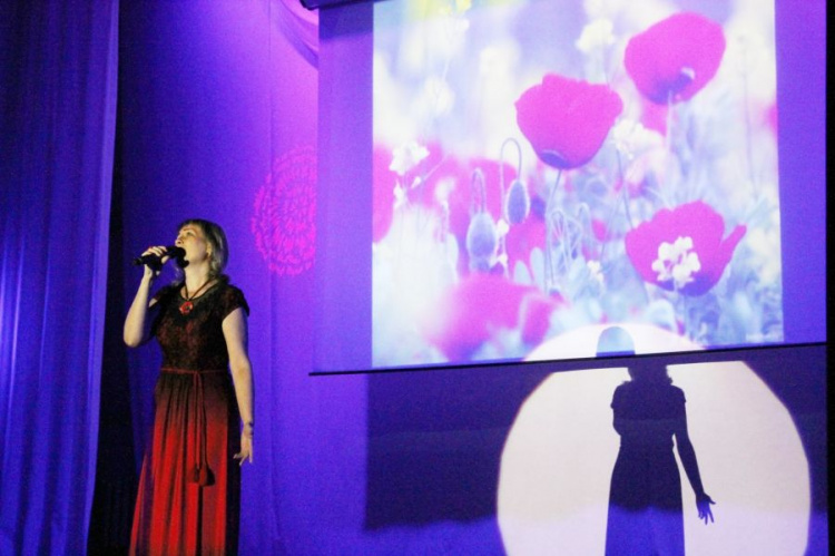 К третьей годовщине Иловайской трагедии в Мариуполе презентовали музыкально-поэтическую постановку (ФОТО)