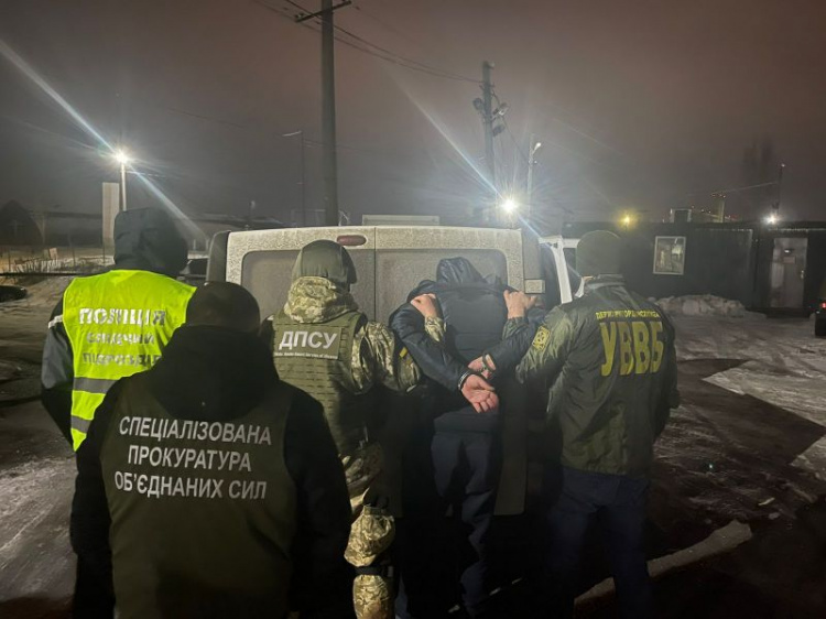 Пограничникам на Донбассе предлагали взятку за пропуск нелегала