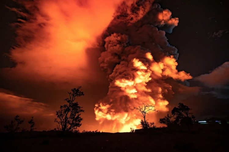 Природные катаклизмы - 2020: к концу года на Гавайях начал извергаться вулкан Килауэа