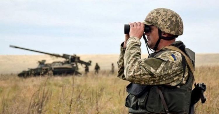 На Донбассе боевики обстреливают украинские позиции из запрещенной артиллерии