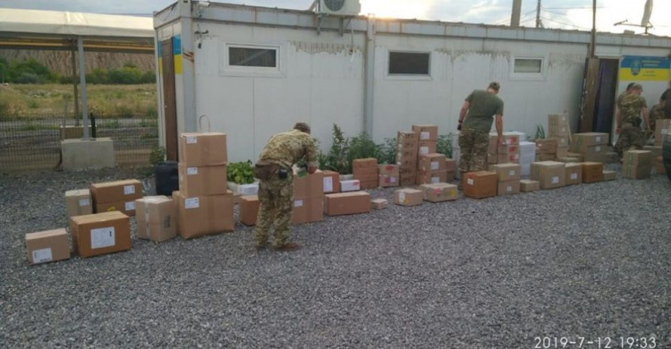 Мариуполец пытался вывезти партию медикаментов в Донецк (ФОТО)