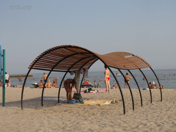 Шезлонги, навесы, лофтовые зоны и аллея из зонтиков - ближайшее будущее мариупольских пляжей (ФОТО)