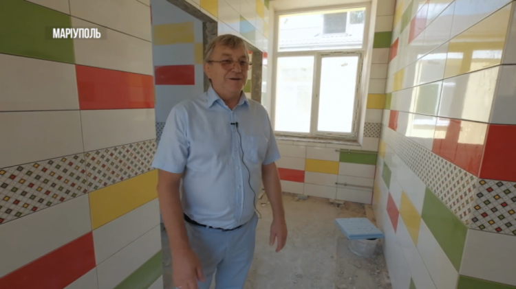 В ярких красках: в детской хирургии Мариуполя завершили фасад (ФОТО)
