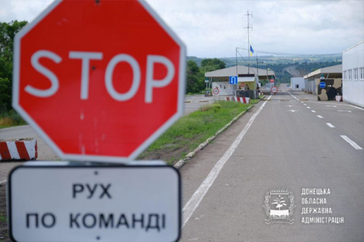 Боевики открыли КПВВ «Новотроицкое»: первые машины уже пересекли пункт (ФОТО)