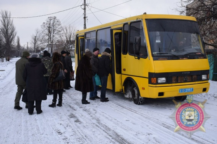Полицейские Донецкой области запустили в Авдеевке автобус 