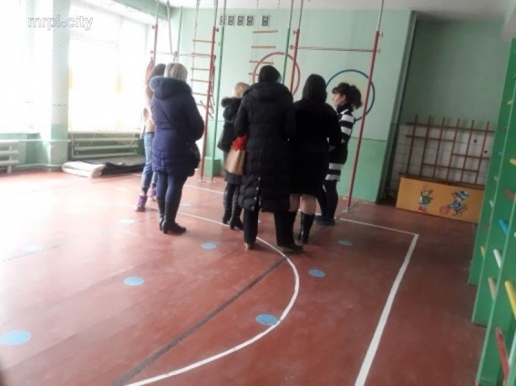 В Мариуполе родители защищают от закрытия детский сад (ФОТО)