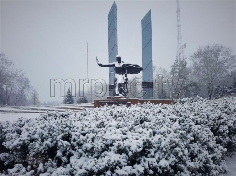 Заснежило: Мариуполь в середине зимы укрыт белым полотном (ФОТОРЕПОРТАЖ)