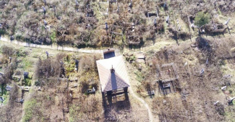 На старом кладбище Мариуполя планируют создать музей под открытым небом