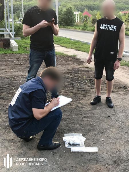 На Донбассе пограничник распространял наркотики среди сослуживцев (ФОТО)
