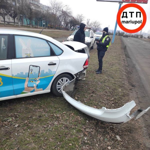 В Мариуполе - дорожная авария с пострадавшими. Водитель авто пытался сбежать