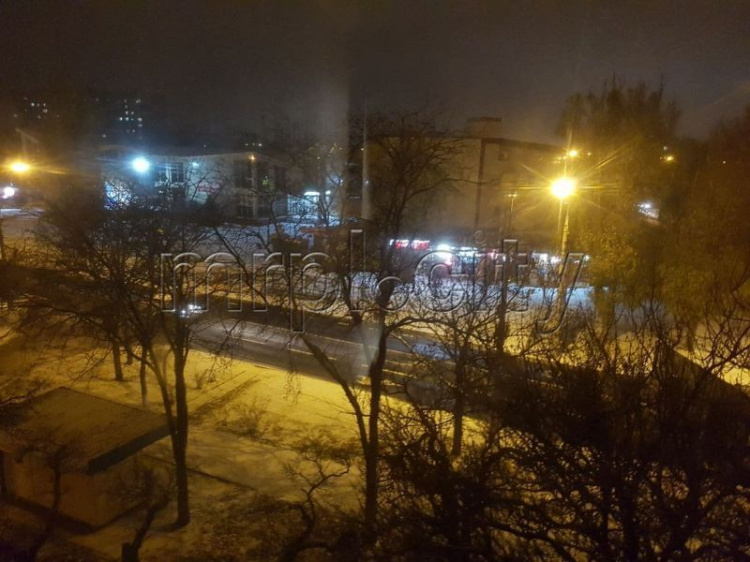 В Мариуполе выпал первый снег (ФОТОФАКТ)