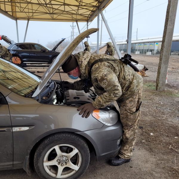 Боевики блокируют пять из семи КПВВ на Донбассе